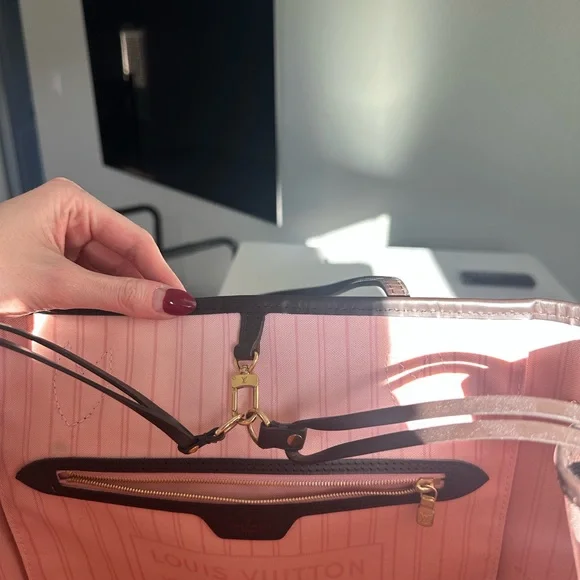 Louis Vuitton Neverfull MM - Picture 5 of 9